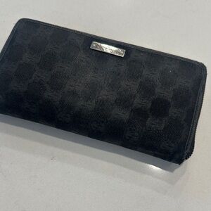 Black Gucci Zip-Around Wallet Used